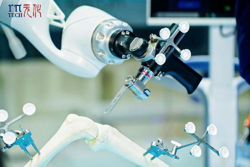 科技賦能醫(yī)療新未來 元化智能錕铻全骨科手術機器人閃耀進博會